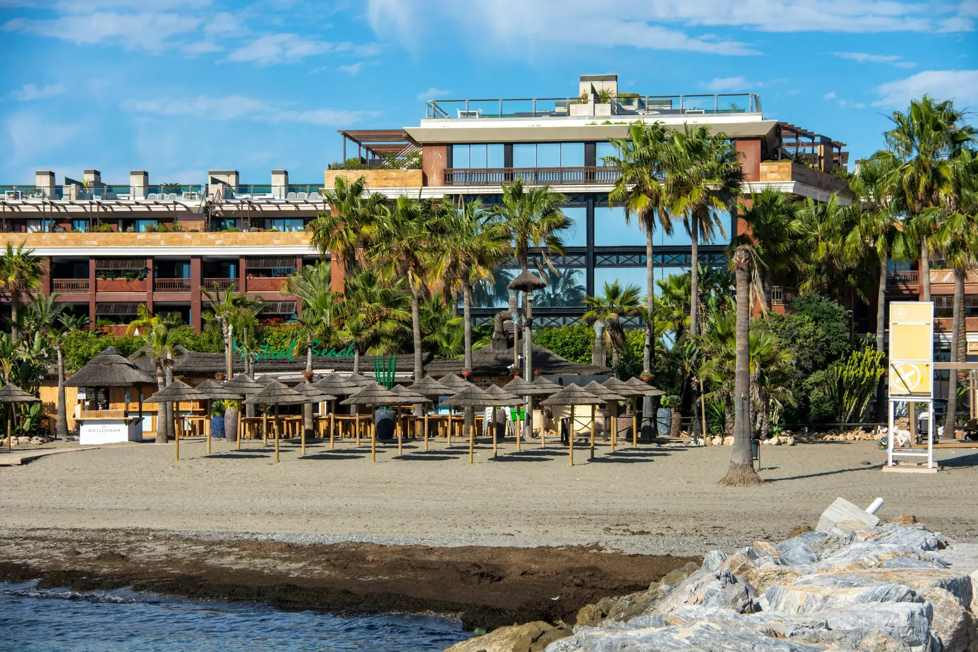 Die besten Luxus Beach Clubs in Spanien