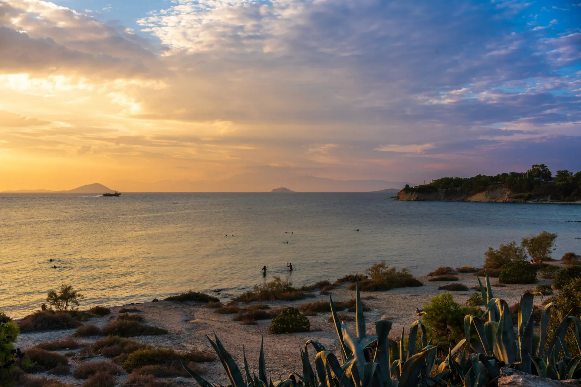 Das mediterrane Strandleben: Entspannung und Genuss am Meer