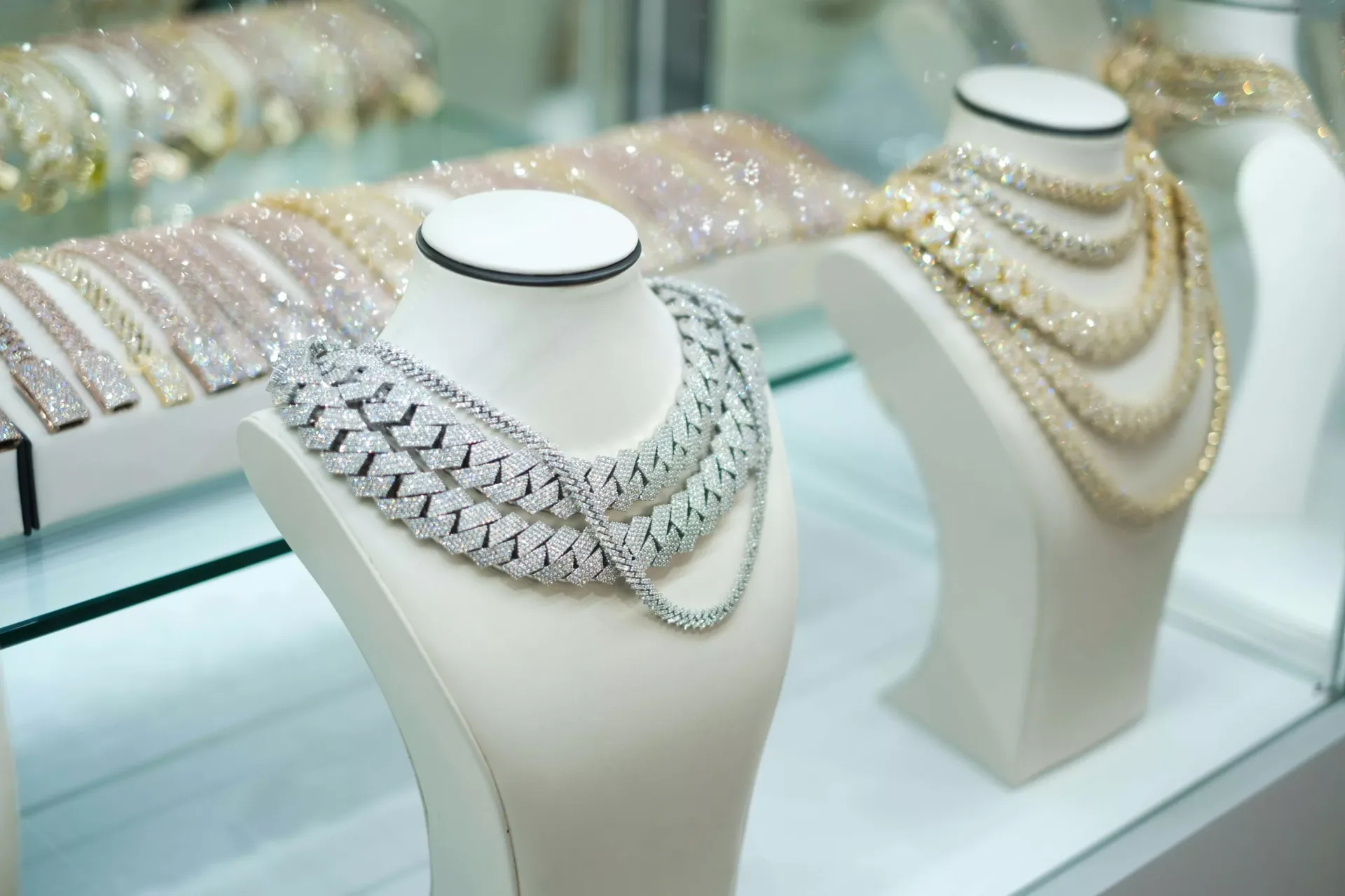 Individueller Schmuck in Marbella: Einzigartige Accessoires für anspruchsvolle Kunden