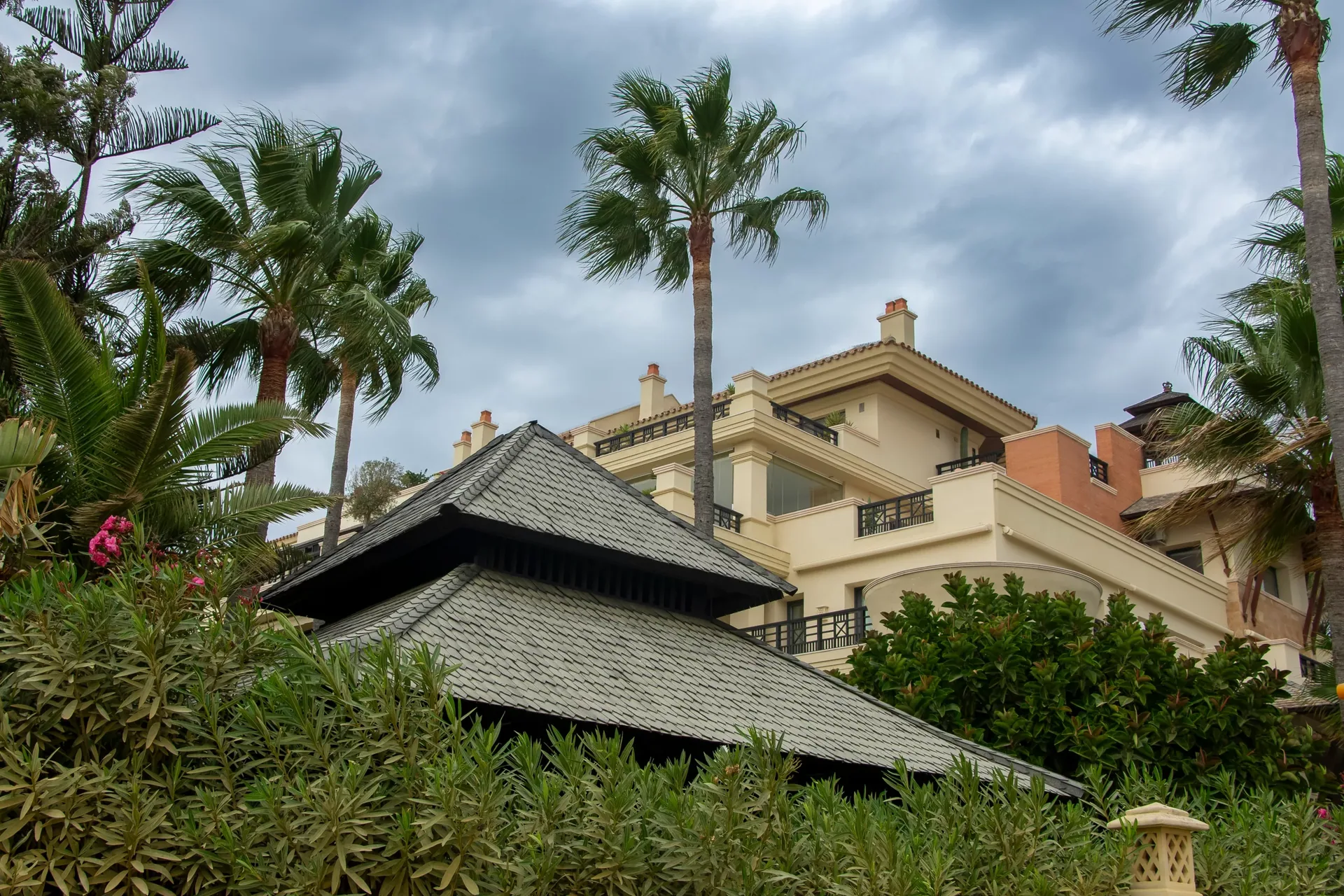 Exklusive Golfvillen in Marbella: Luxuriöses Wohnen am grünen Fairway